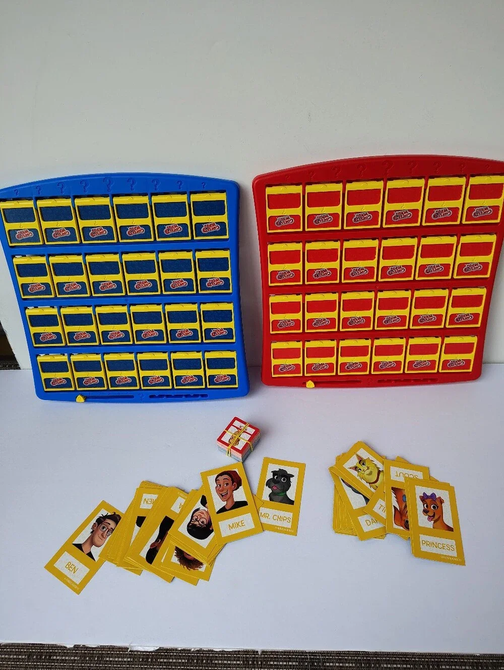 Hasbro Games Guess Who? Board Game People & Pets Cards Original Ages 6+ Complete